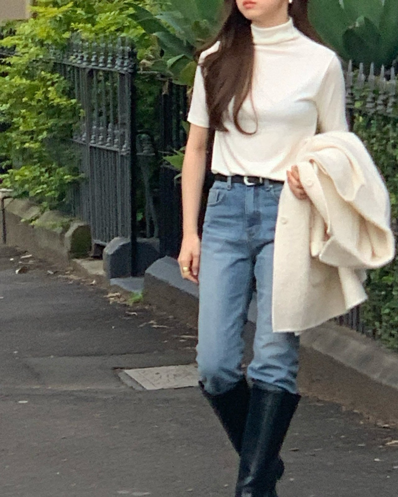 세인트 반폴라 반팔 티셔츠 착용 컷