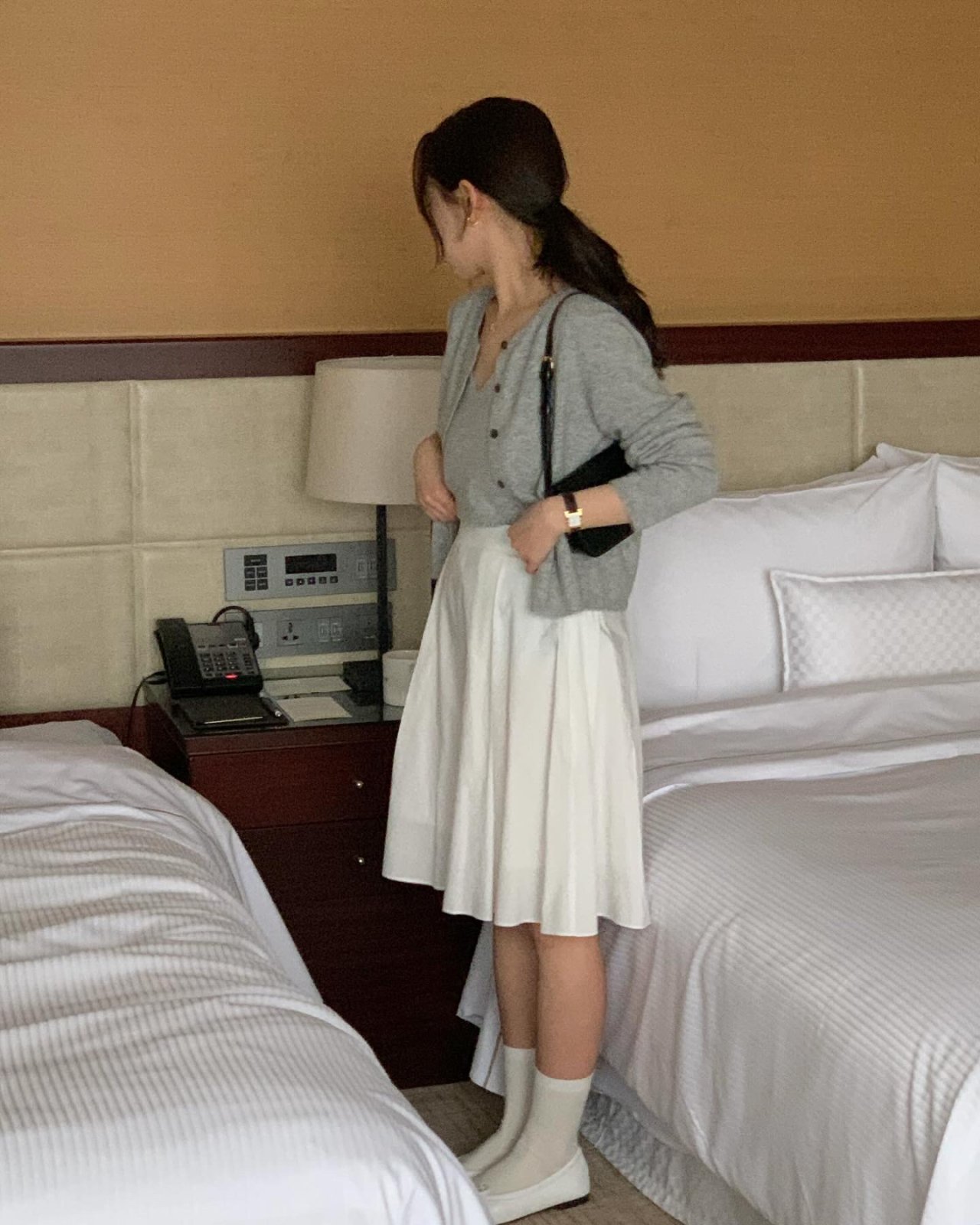 소피 A라인 플리츠 미디 스커트 상세 이미지 2