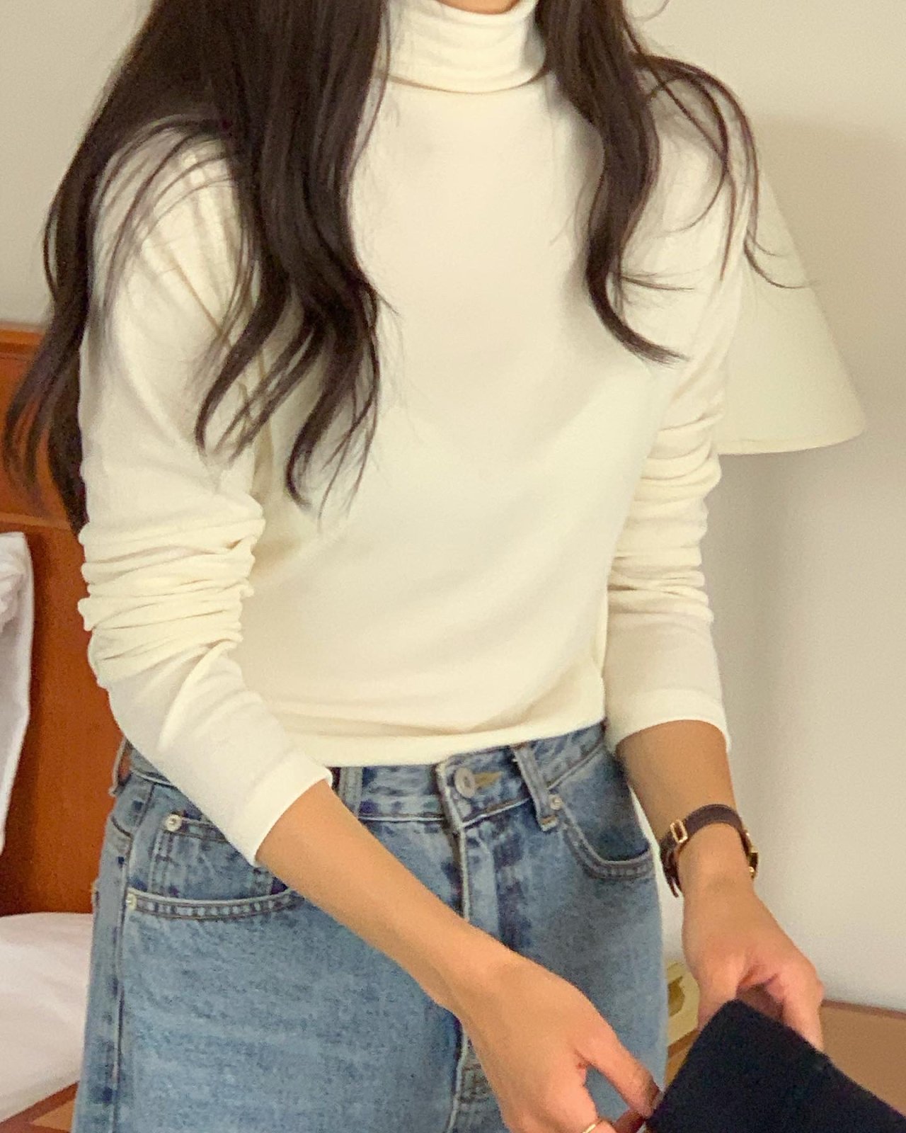 울&텐셀 반폴라 긴팔 티셔츠 착용 컷